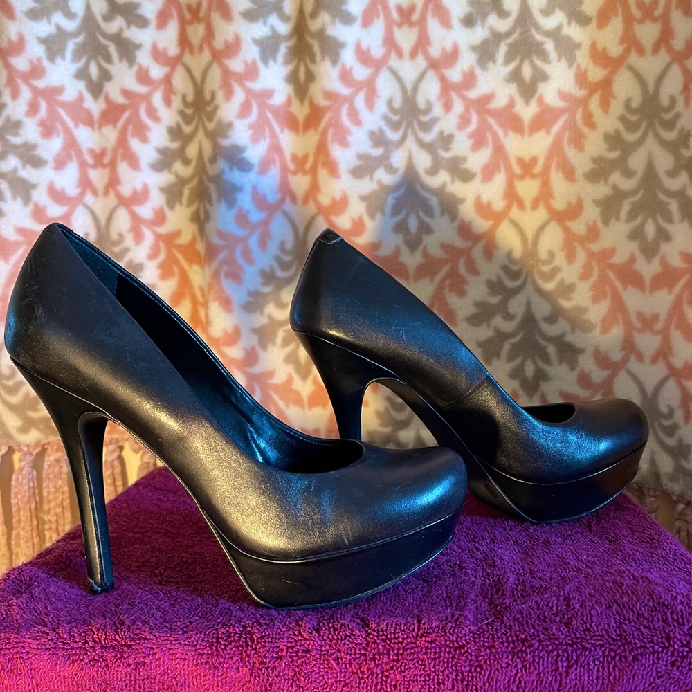 Black Leather Jessica Simpson Heels